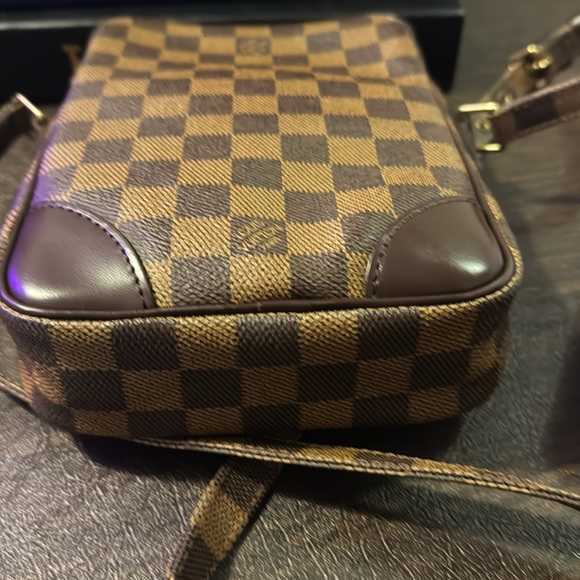 Gently used LV Danube Damier pattern with gold-tone zipper and adjustable strap - Picture 5 of 11